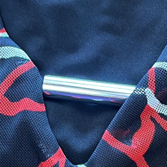 Linda Matthews red and black bat wing blouse. Size Large. - Picture 9 of 9